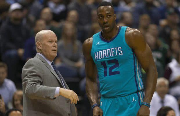 赌场内的“社交暗示”：同桌赌客的疯狂情绪如何通过“群体极化”影响你的理智。（赌桌上情绪的连锁反应：群体极化怎样让你在赌场失去理性）